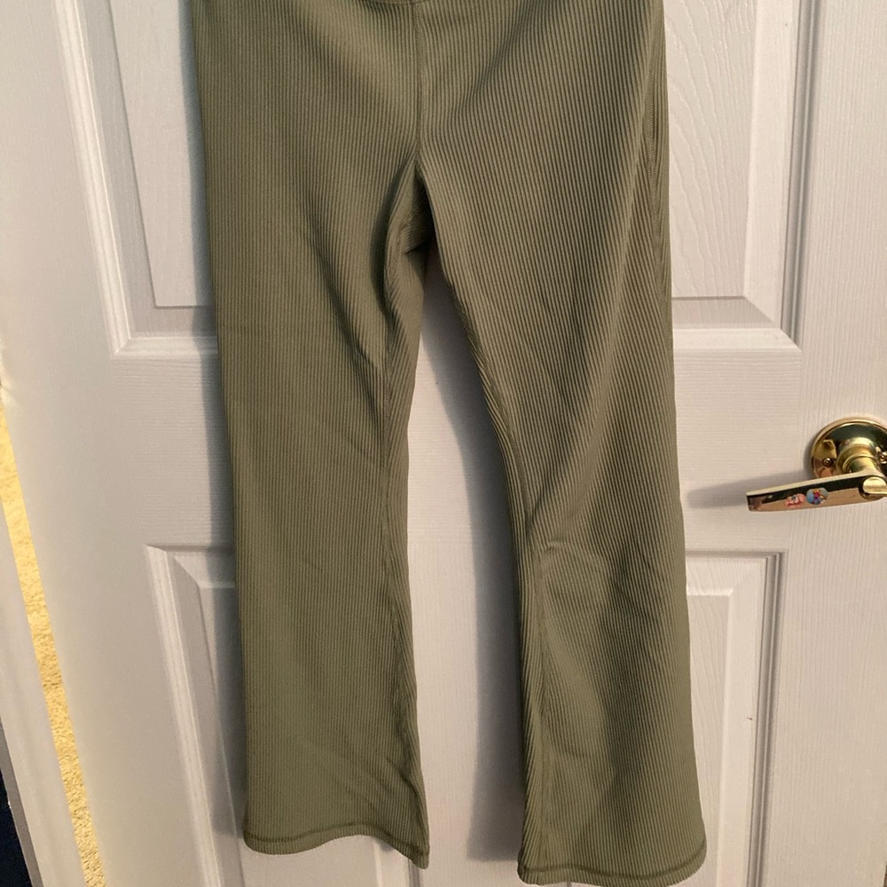 Athleta green ribbed boot cut yoga pants